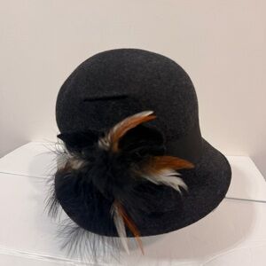 Scala Collezione Vintage-Inspired Black Felt Cloche Feather Detail Wool Hat